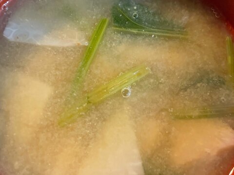 里芋とほうれん草の味噌汁